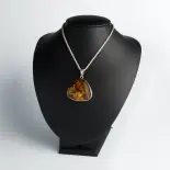 Wisior z bursztynu w srebrze trójkątny Wisior z bursztynu w srebrze trójkątny